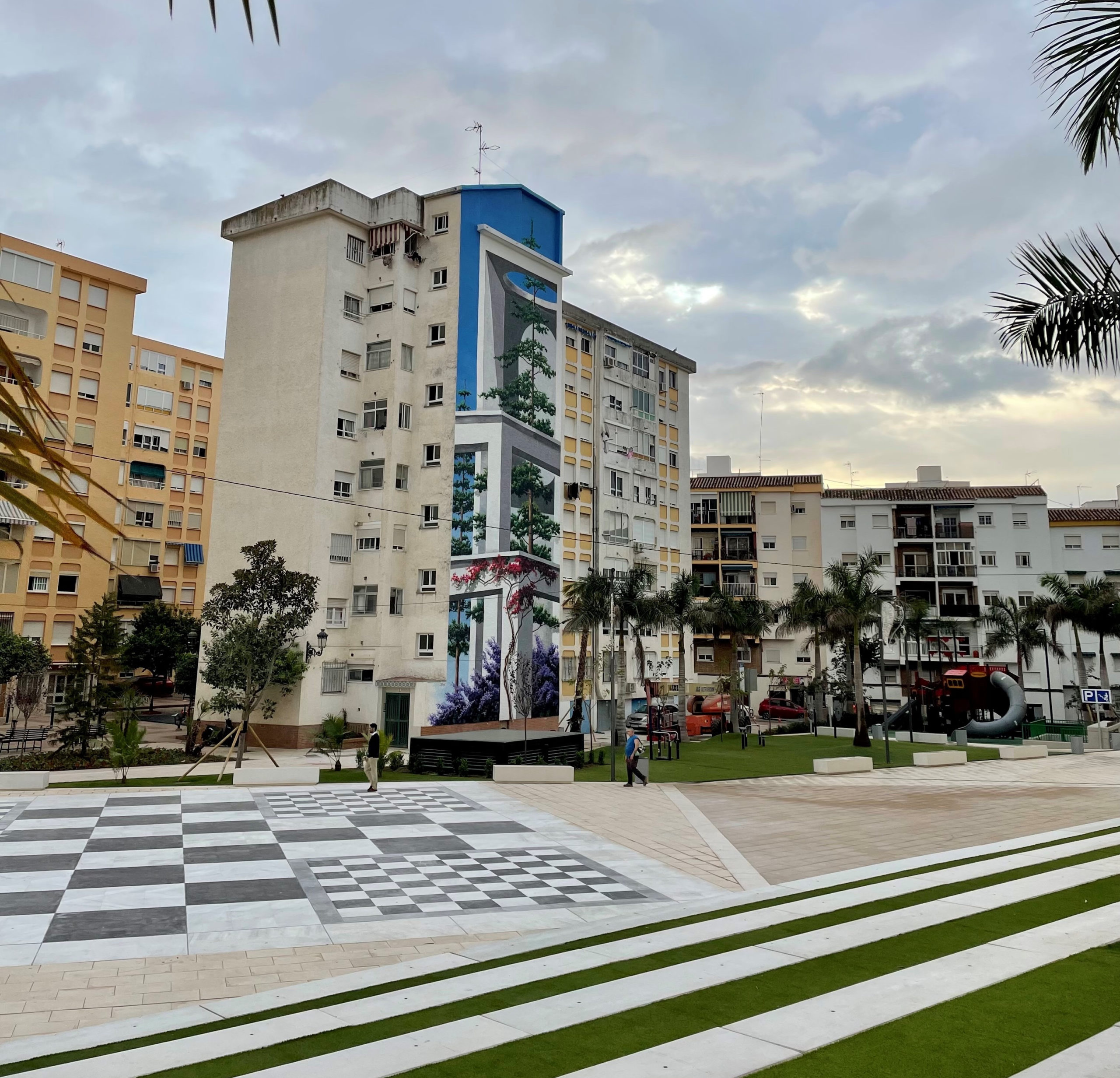 Nuevo mural en la Plaza del Ajedrez de Estepona dedicado al Pinsapo