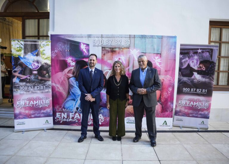 El Parlamento celebra un encuentro sobre acogimiento familiar en Andalucía