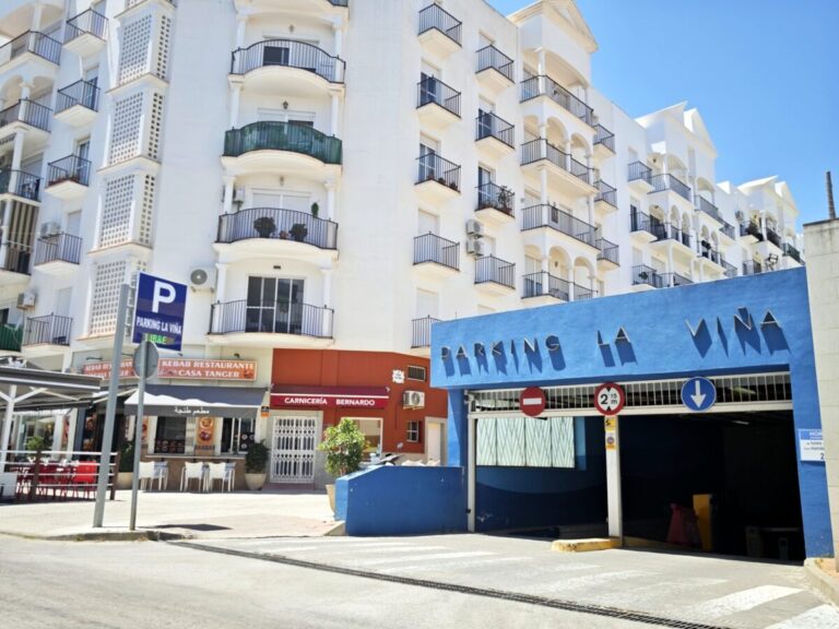 Estepona rescata el parking La Viña para reducir la tarifa a 1 euro diario