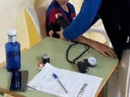 Estepona realiza reconocimientos médicos gratuitos a 150 alumnos de las escuelas de fútbol y baloncesto