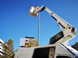 El Ayuntamiento de Estepona adjudica la instalación de farolas solares en seis calles del extrarradio por 118.116 euros