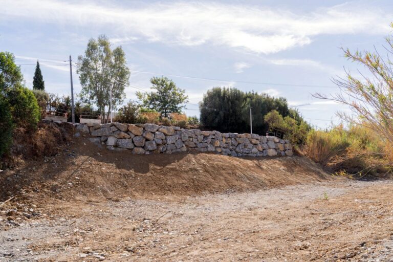 El Ayuntamiento finaliza un muro de escollera en el camino de La Cala con una inversión de 78.650 euros