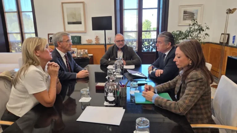 El Hospital de Estepona incorporará 58 profesionales para activar el bloque quirúrgico y ampliar servicios a 24 horas