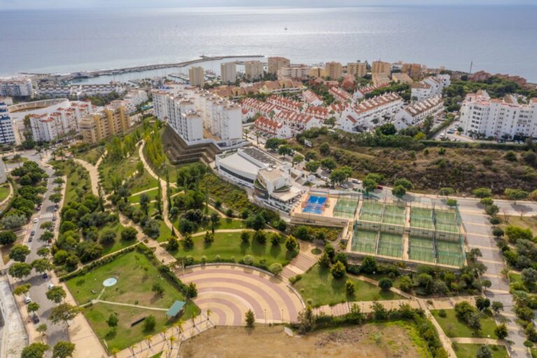 El Ayuntamiento de Estepona instalará 355 luminarias LED en seis parques municipales con una inversión de 250.000 euros