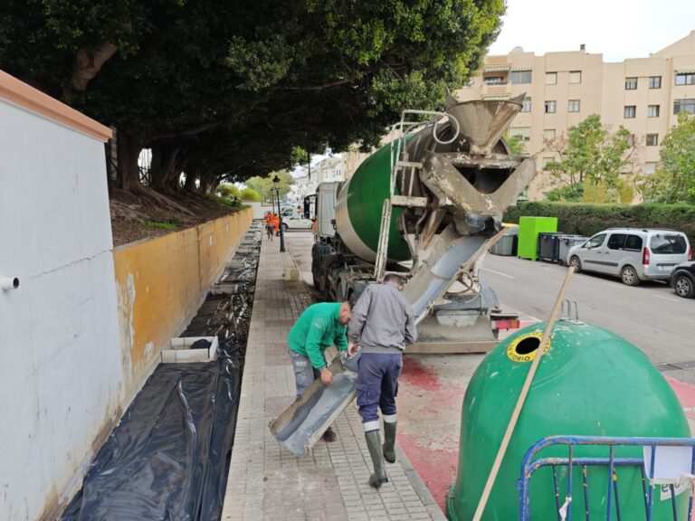 Estepona supera las cien actuaciones de la Brigada de Barrios en sus primeros cuatro meses de funcionamiento