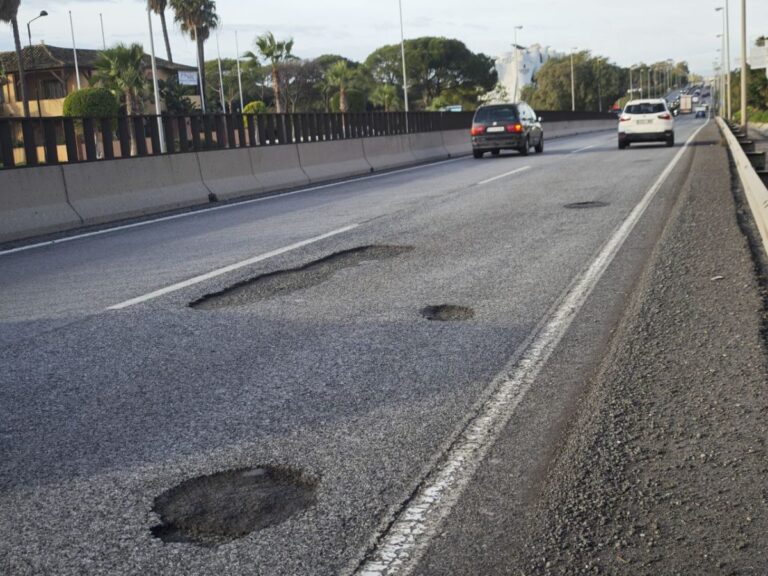 El Ayuntamiento de Estepona reclama reparación urgente de más de 300 baches en la A-7 agravados por las lluvias