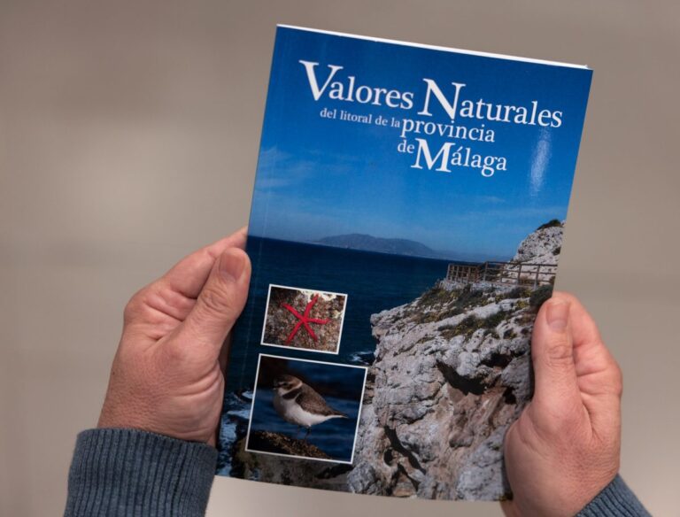 La Diputación de Málaga publica un libro de 142 páginas sobre la flora y fauna del litoral provincial