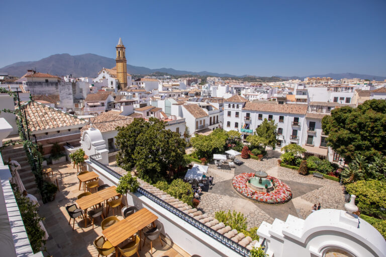 Estepona establece una bonificación del 3% en la tasa de basura para quienes reciclan en el punto limpio