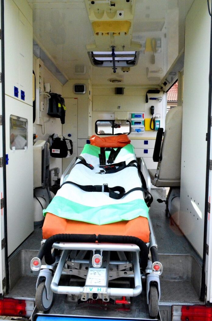 ambulance-1666012_1280