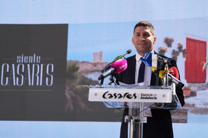 Casares lanza una campaña turística anual con vídeo promocional y folletos en formato pantonera para atraer visitantes los doce meses del año