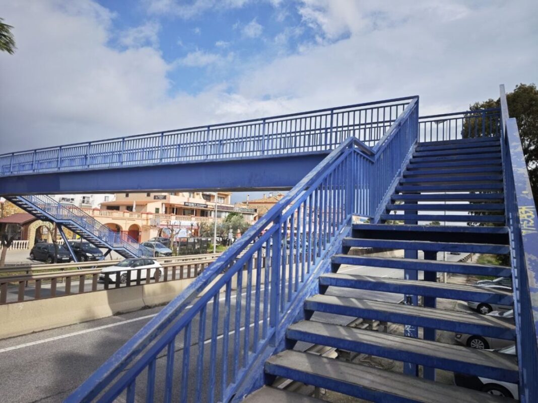 El paso elevado entre El Paraíso y Benamara incorporará rampas de hormigón después de que el Ministerio autorice las obras al Ayuntamiento de Estepona
