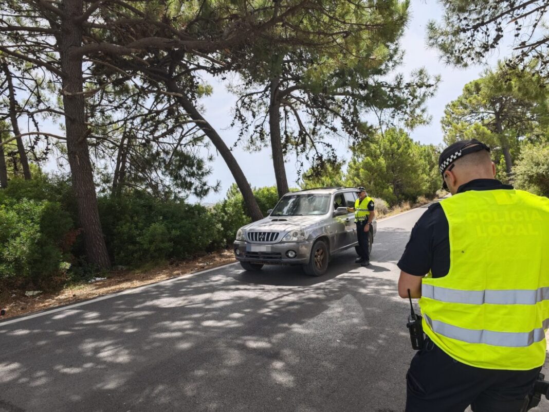 El Ayuntamiento de Estepona establece controles diarios en los accesos a la sierra hasta el 15 de octubre