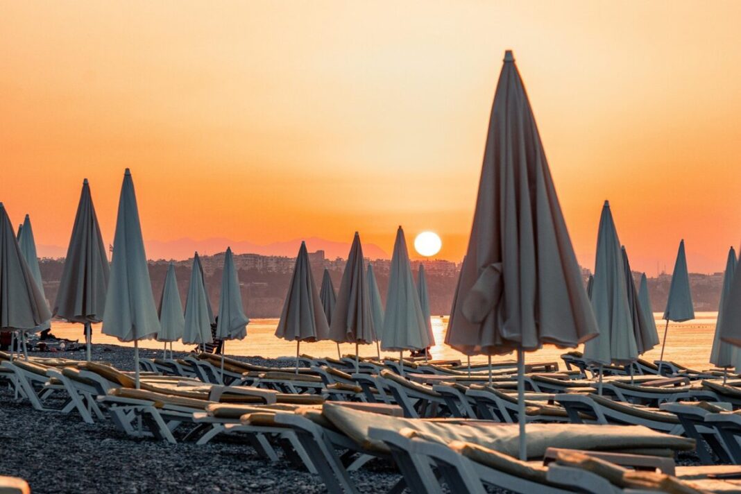 Estepona ya tiene escena: los beach clubs que están redefiniendo el litoral de la Costa del Sol
