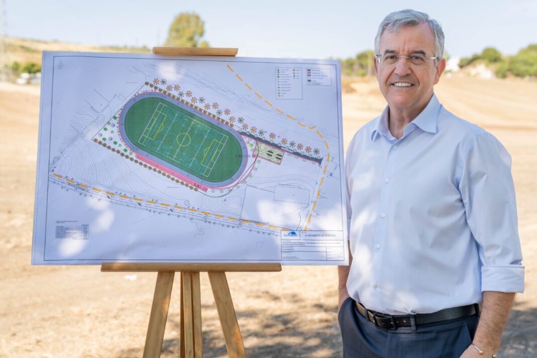 Junto al arroyo de Monterroso se construye el primer velódromo de Estepona, con capacidad para 1.000 espectadores y las primeras pistas de rugby de la ciudad