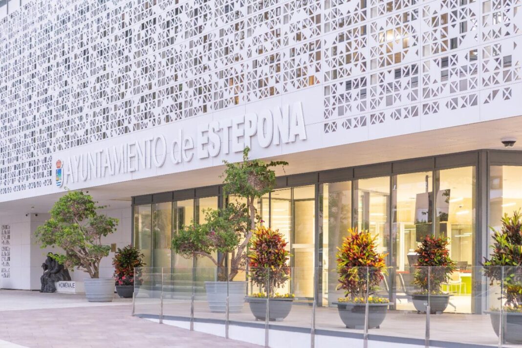 El TSJA avala la tasa de basura y al Ayuntamiento de Estepona y condena en costas al portavoz de VOX