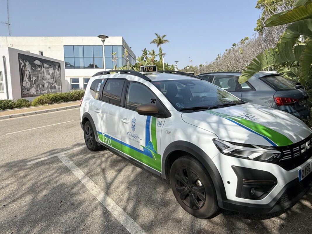 La flota de taxis adaptados de Estepona crece con cinco nuevas licencias