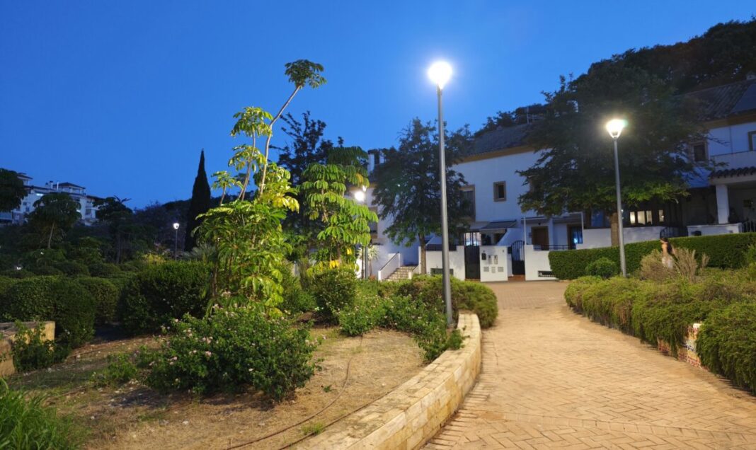La renovación del alumbrado público de Estepona incorpora tecnología LED en seis parques con un ahorro anual de 27.000 euros