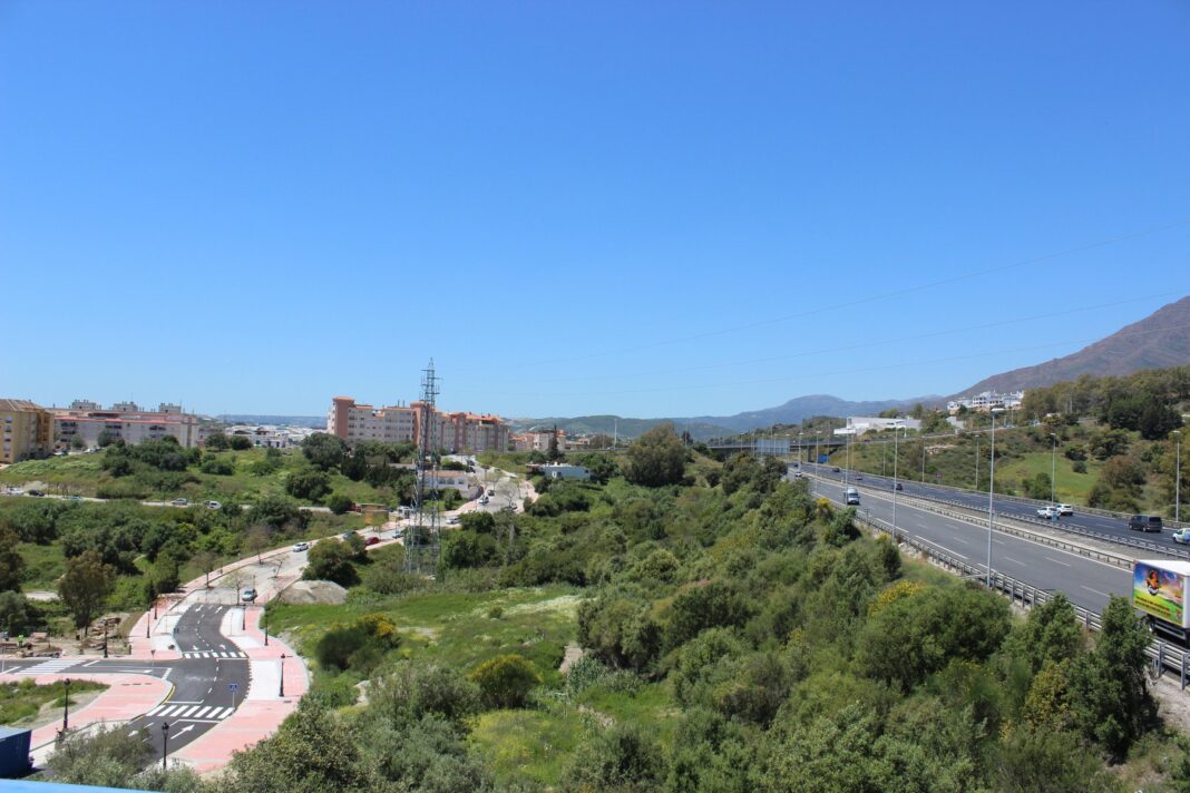 El acceso a Estepona desde la A-7 acumula retenciones a la espera de un segundo enlace