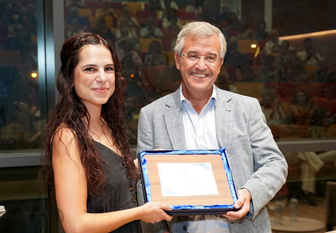 El Ayuntamiento de Estepona entrega a Helena Mariño el VI Premio de Poesía ‘Ciudad de Estepona’
