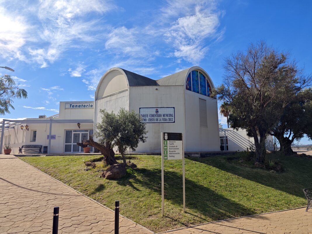 Estepona activa el plan especial de Todos los Santos con horario especial en sus dos cementerios