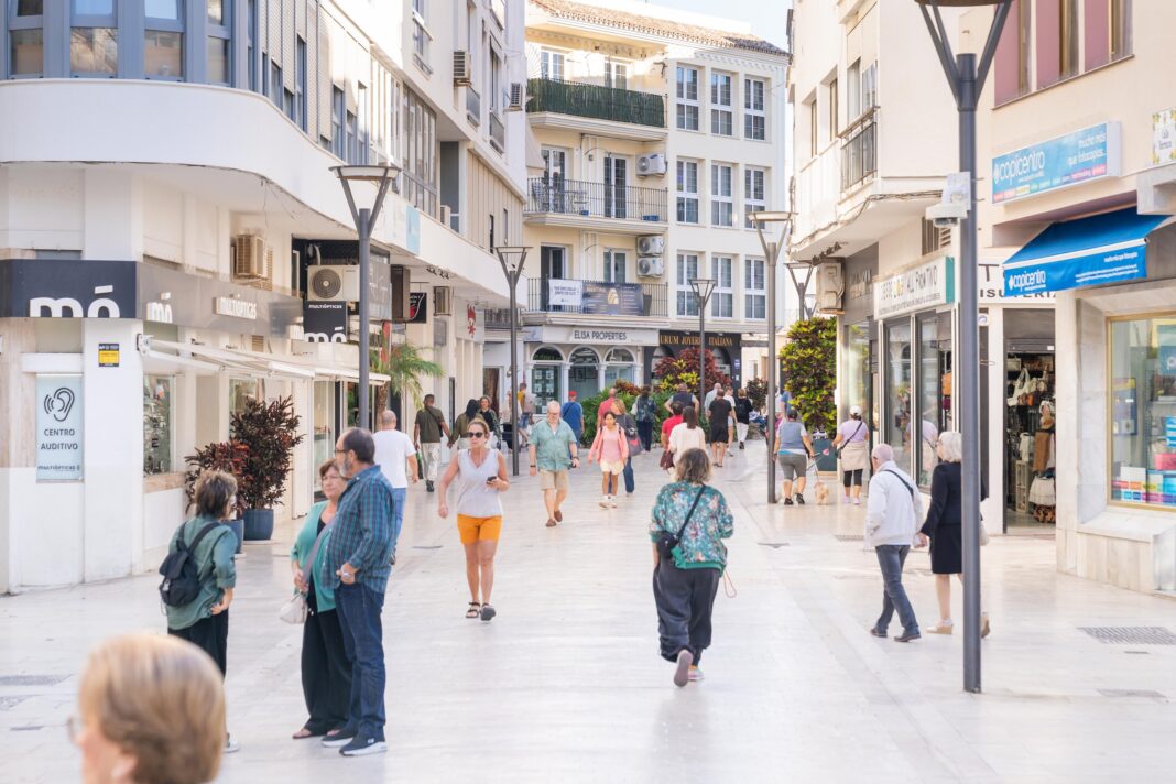 Estepona baja su tasa de paro al 7,78%, dos puntos menos que hace un año, con 31.054 afiliados en julio